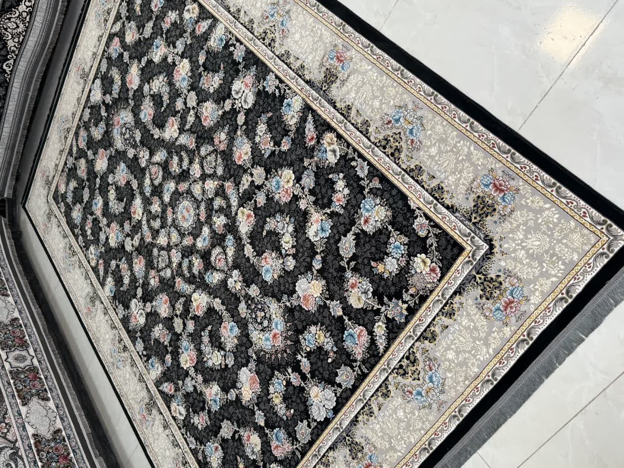 فرش 700 شانه طرح رنگین کمان زمینه مشکی 